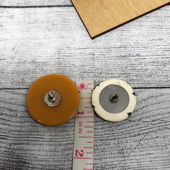 Vintage big button shape statement earrings. - Picture 5 of 6